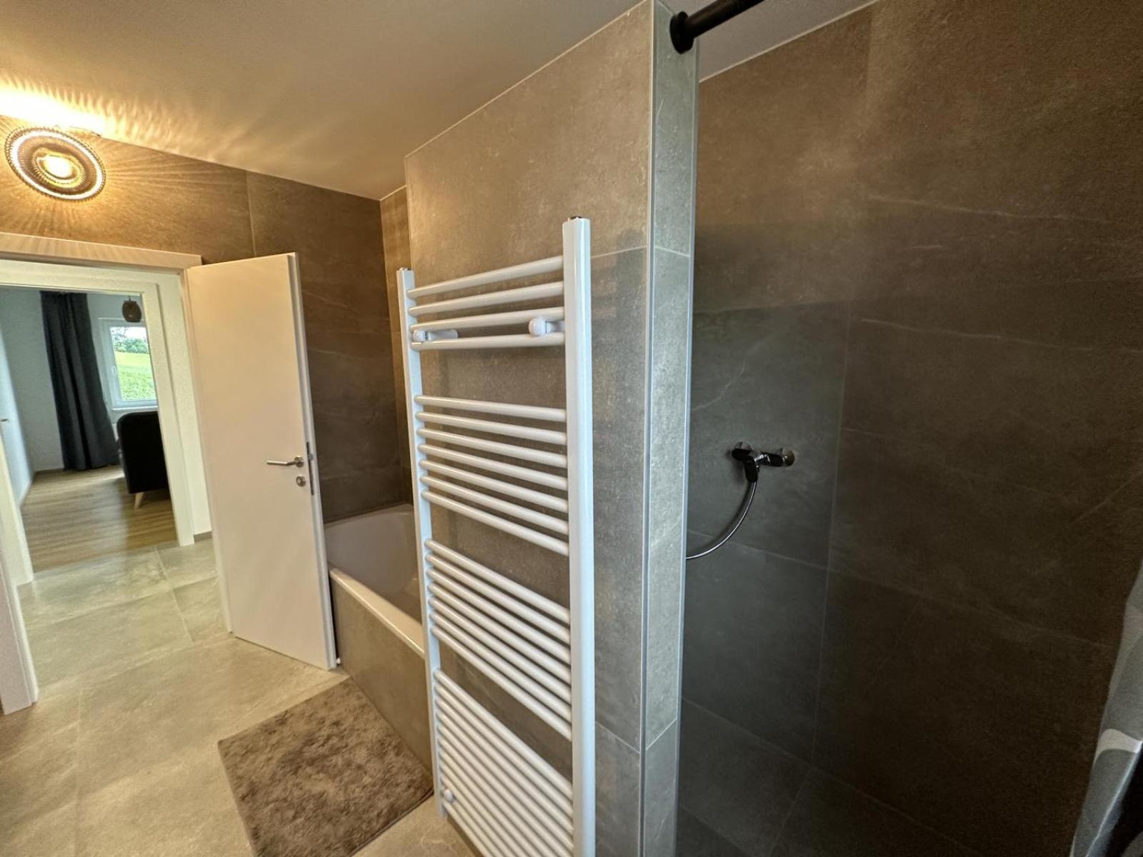 Geschmackvolle Wohnung In Katsdorf Im 1Og, Modern Und Bequem ภายนอก รูปภาพ
